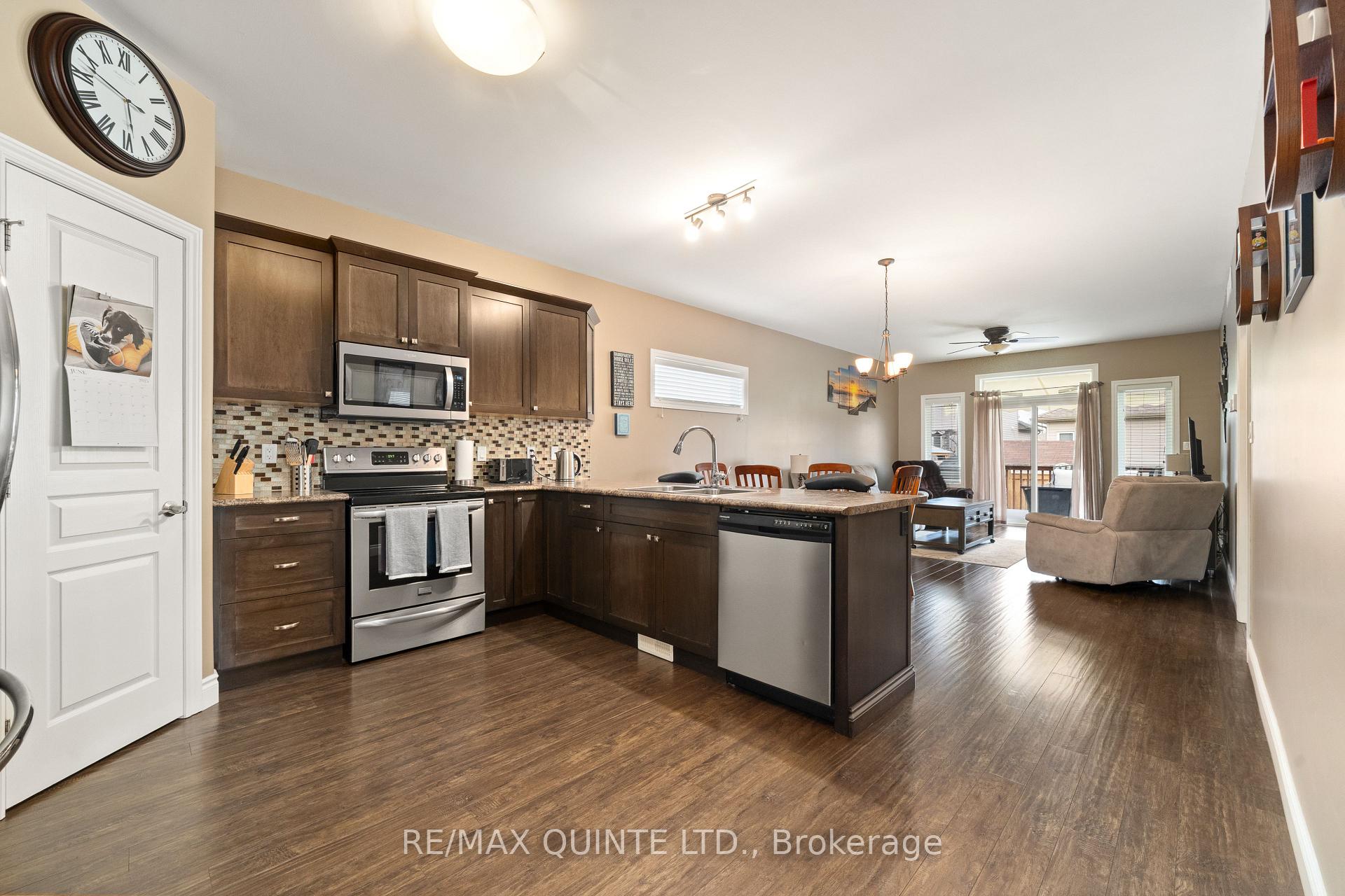 Photo 9 of 25 Walnut Crescent, Belleville, Thurlow Ward — HOMEH