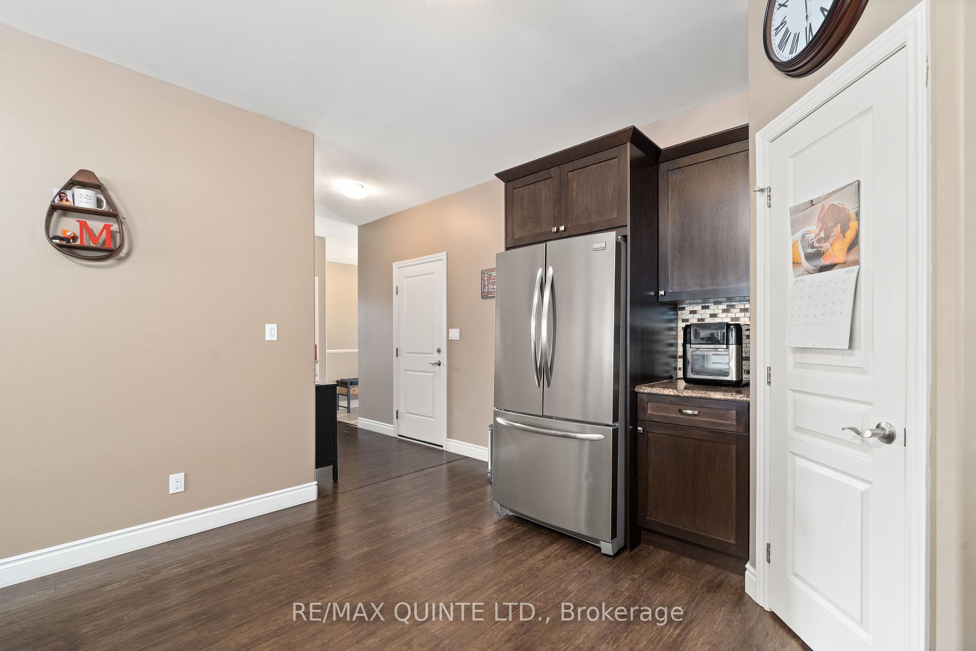 Photo 5 of 25 Walnut Crescent, Belleville, Thurlow Ward — HOMEH
