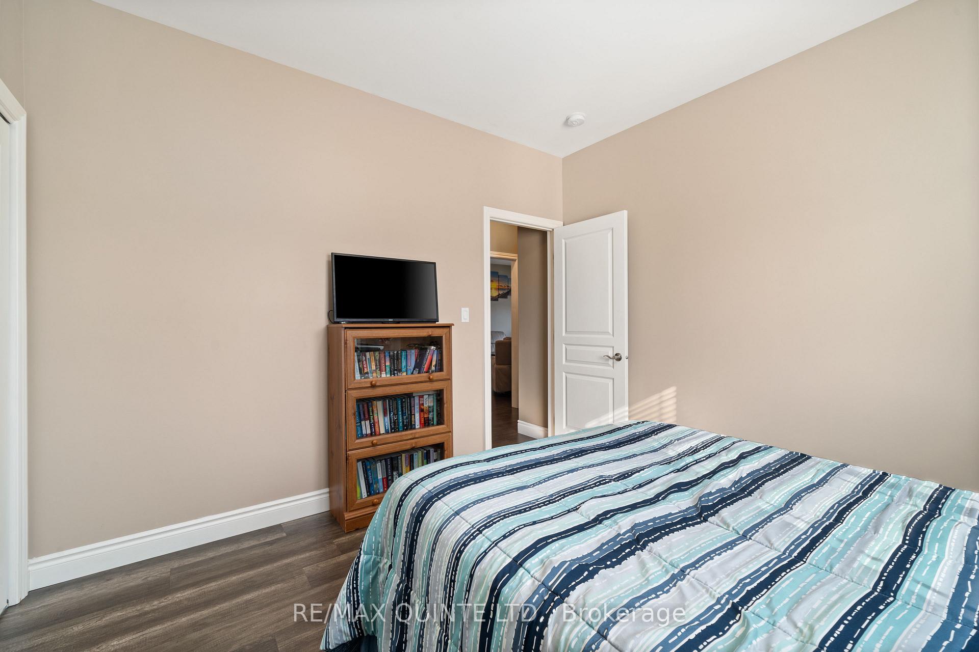 Photo 15 of 25 Walnut Crescent, Belleville, Thurlow Ward — HOMEH
