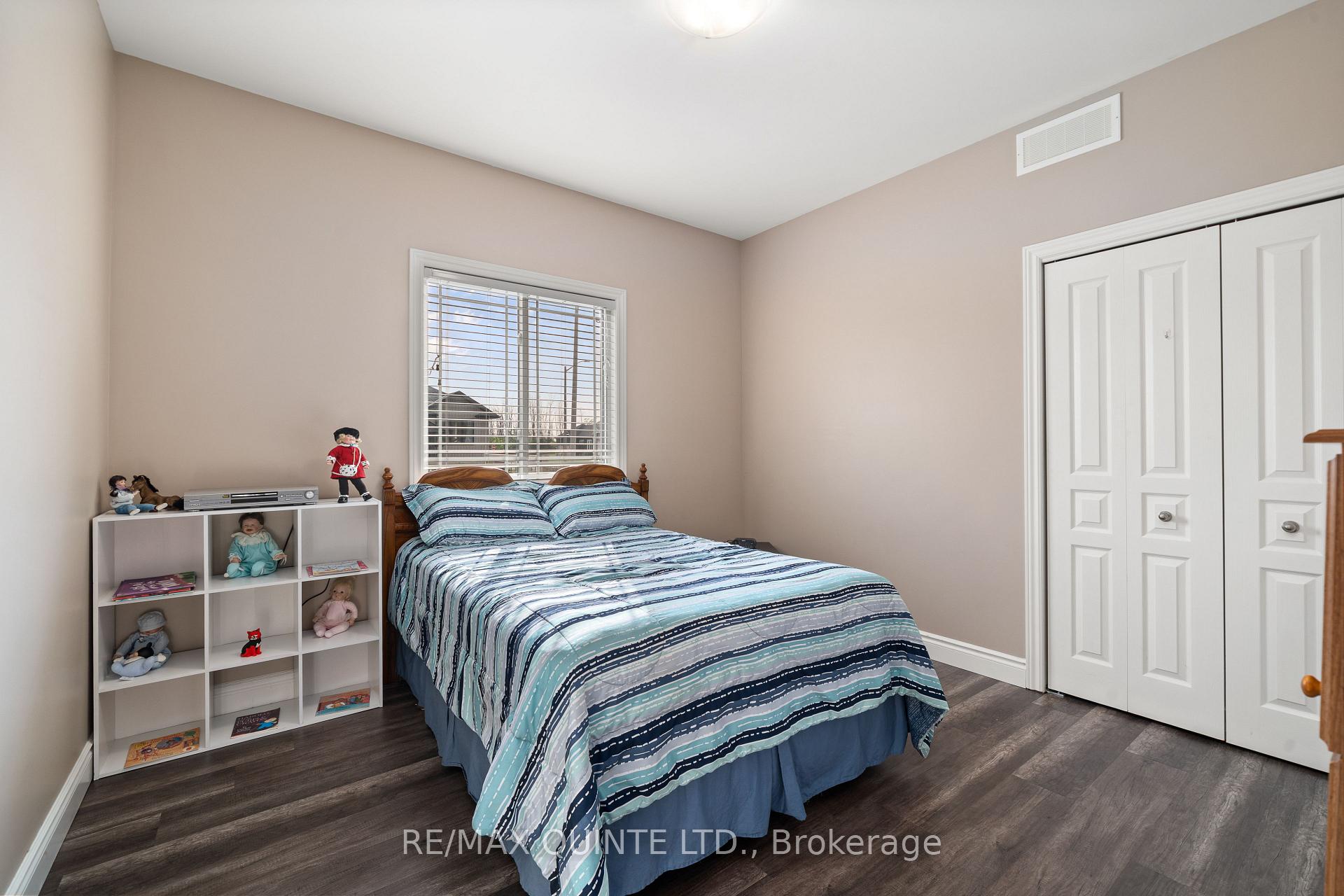 Photo 11 of 25 Walnut Crescent, Belleville, Thurlow Ward — HOMEH