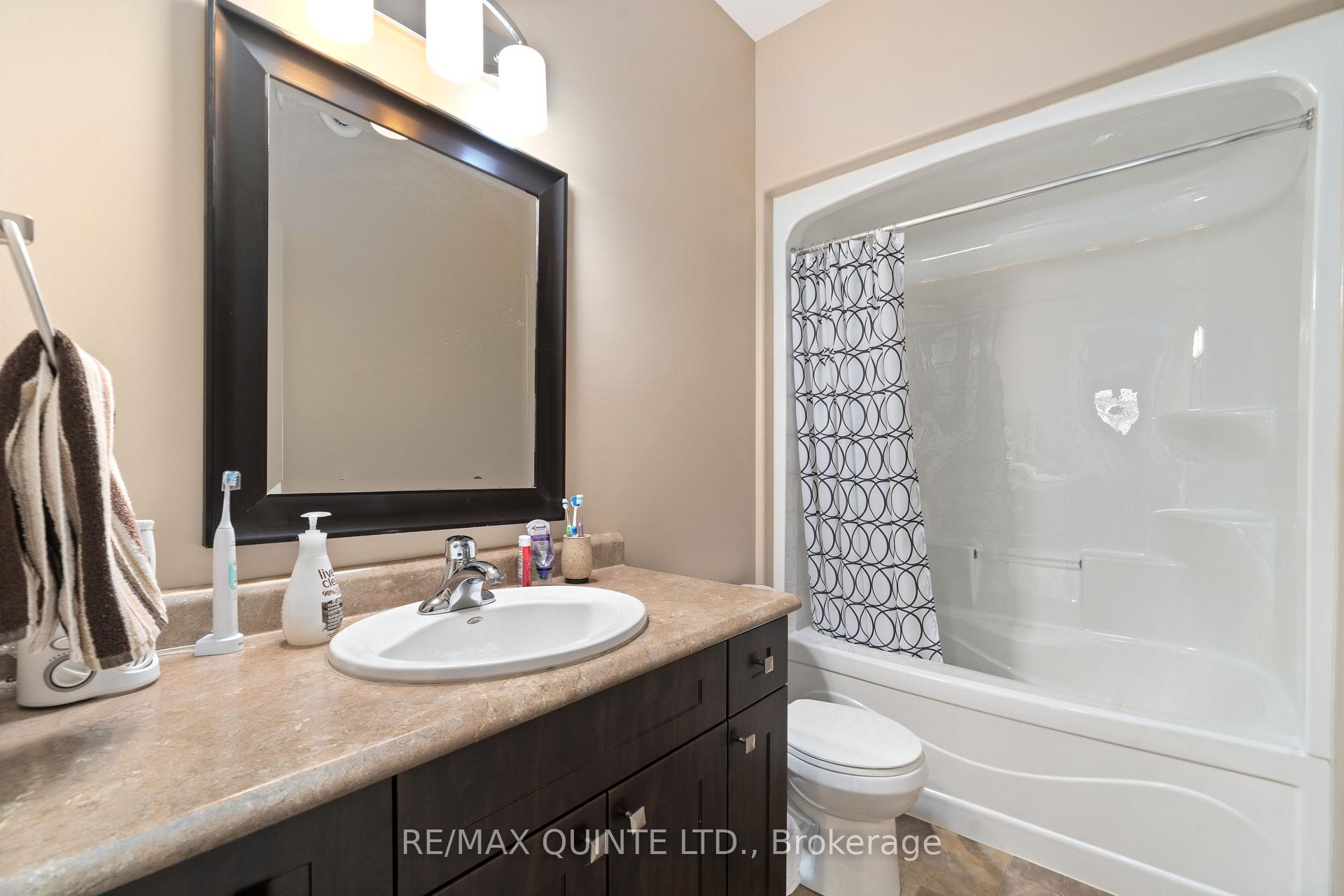 Photo 14 of 25 Walnut Crescent, Belleville, Thurlow Ward — HOMEH