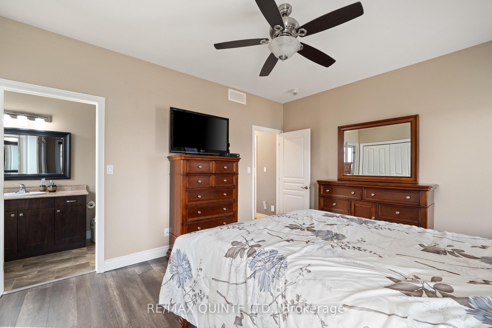 Photo 13 of 25 Walnut Crescent, Belleville, Thurlow Ward — HOMEH