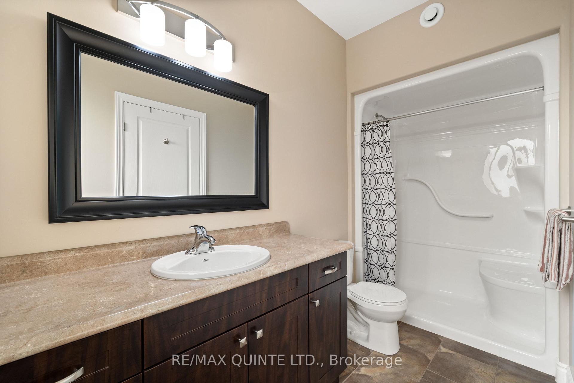 Photo 16 of 25 Walnut Crescent, Belleville, Thurlow Ward — HOMEH