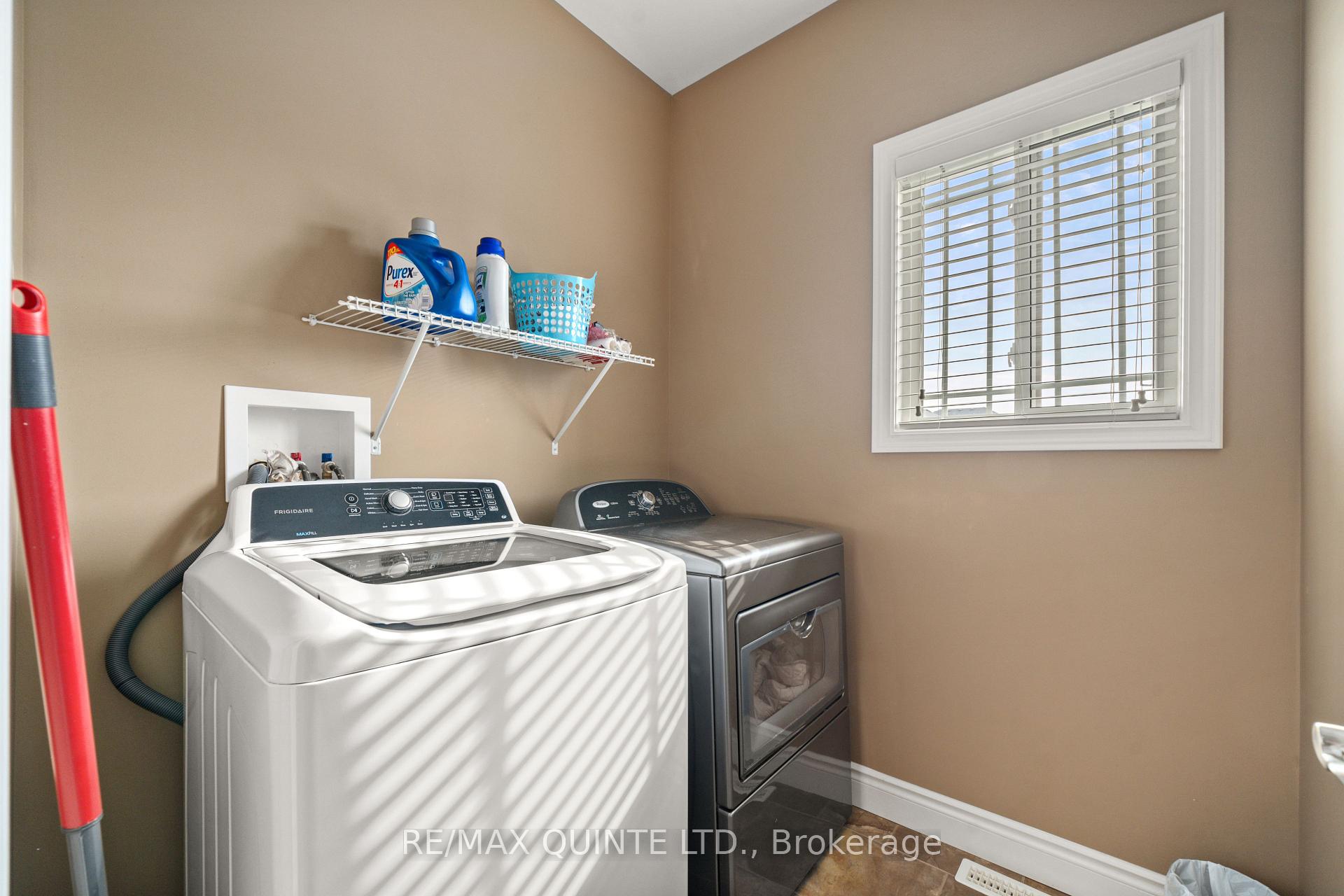 Photo 17 of 25 Walnut Crescent, Belleville, Thurlow Ward — HOMEH