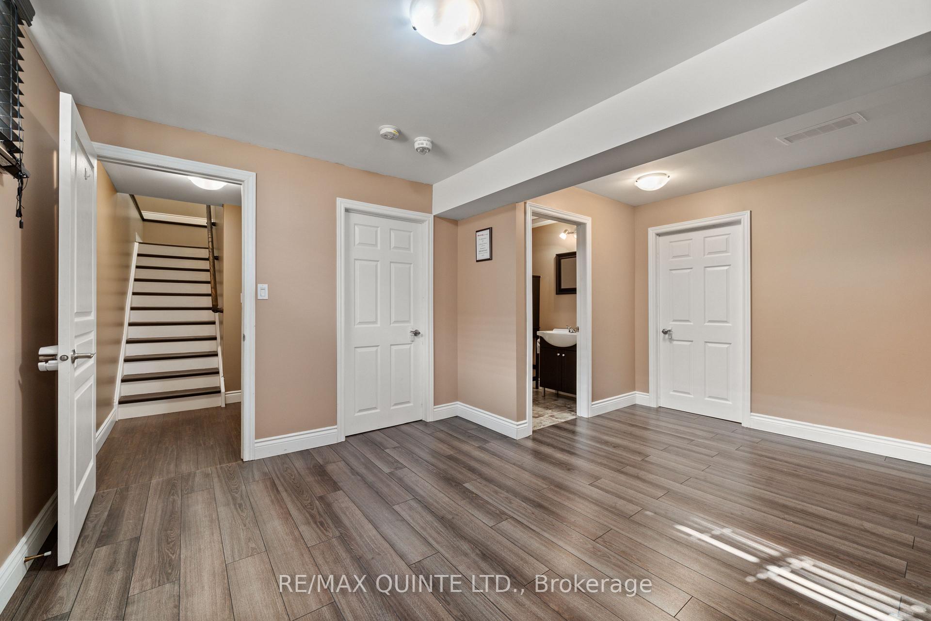 Photo 24 of 25 Walnut Crescent, Belleville, Thurlow Ward — HOMEH