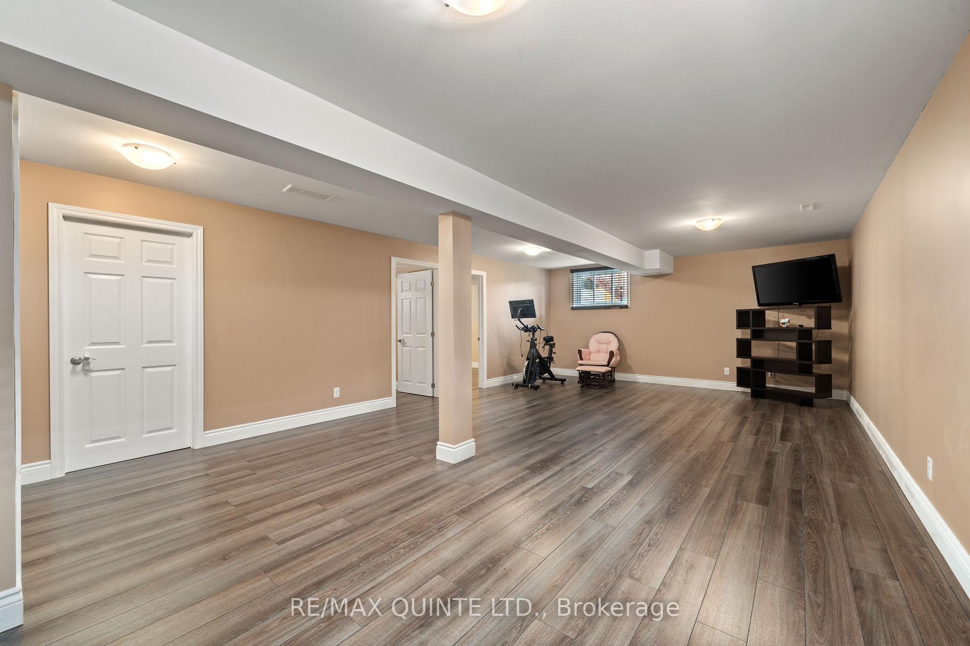 Photo 22 of 25 Walnut Crescent, Belleville, Thurlow Ward — HOMEH