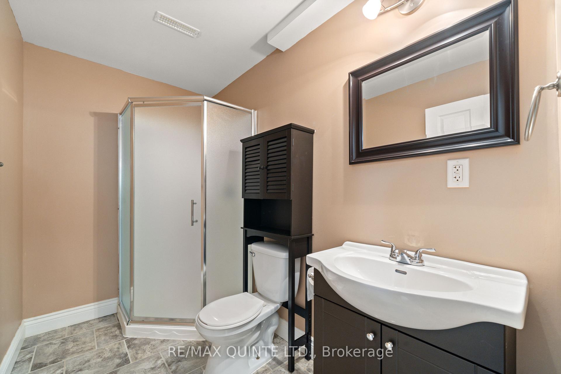 Photo 20 of 25 Walnut Crescent, Belleville, Thurlow Ward — HOMEH