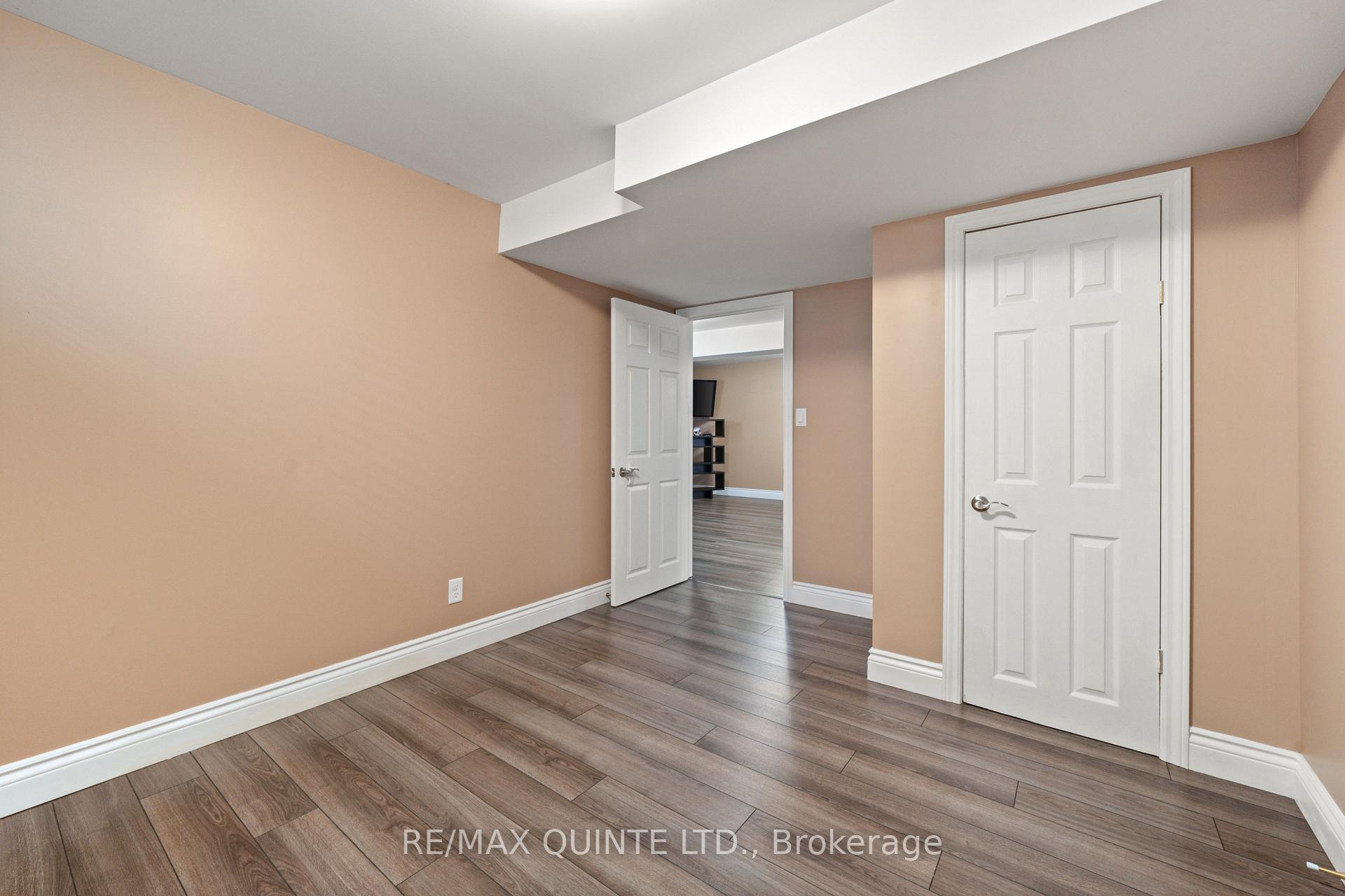 Photo 19 of 25 Walnut Crescent, Belleville, Thurlow Ward — HOMEH
