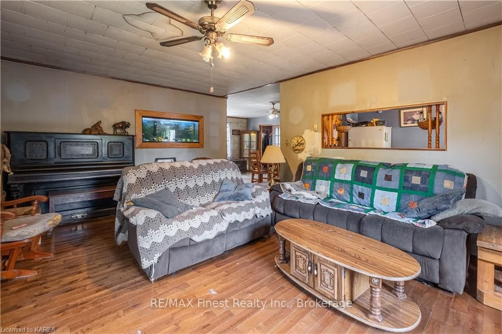 Photo 9 of 5542 Perth Road Crescent, Frontenac, Frontenac South — HOMEH