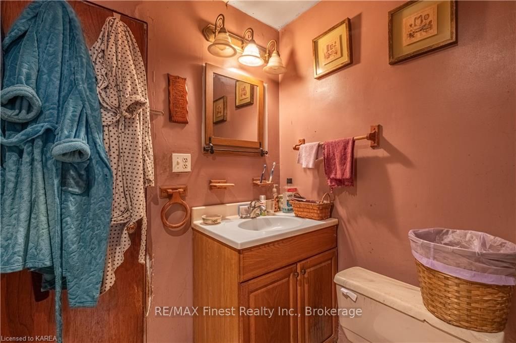 Photo 13 of 5542 Perth Road Crescent, Frontenac, Frontenac South — HOMEH