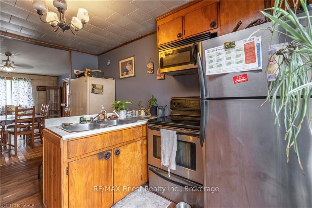 Photo 10 of 5542 Perth Road Crescent, Frontenac, Frontenac South — HOMEH