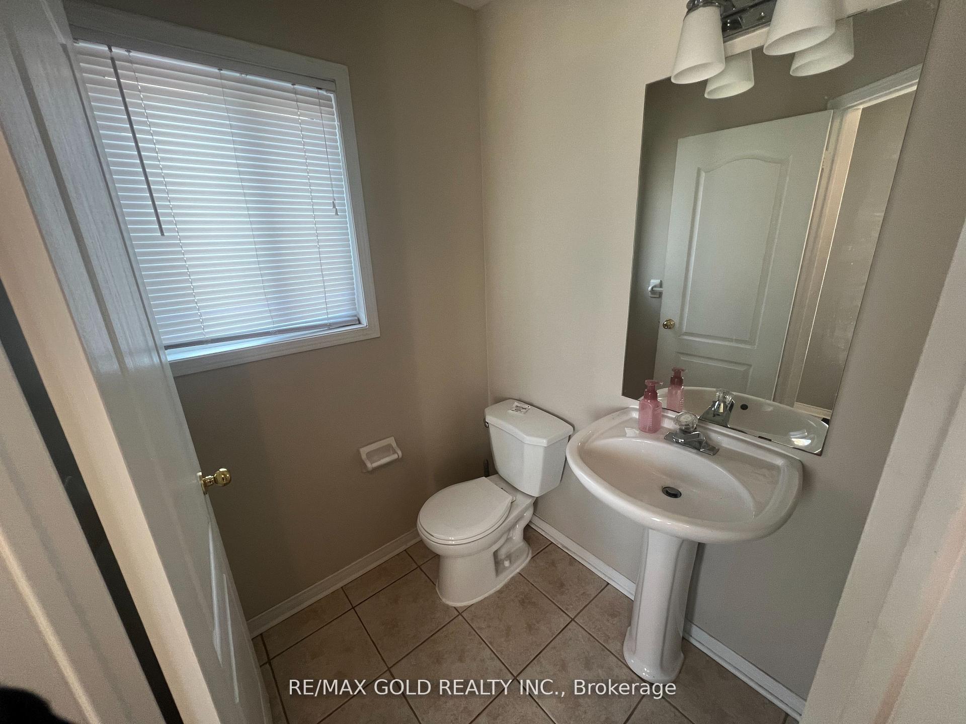Photo 3 of Unit Upper, 32 Earlsbridge Boulevard, Brampton, Fletcher's Meadow — HOMEH