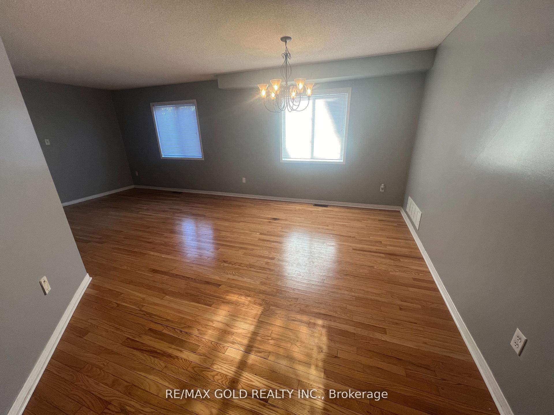 Photo 8 of Unit Upper, 32 Earlsbridge Boulevard, Brampton, Fletcher's Meadow — HOMEH