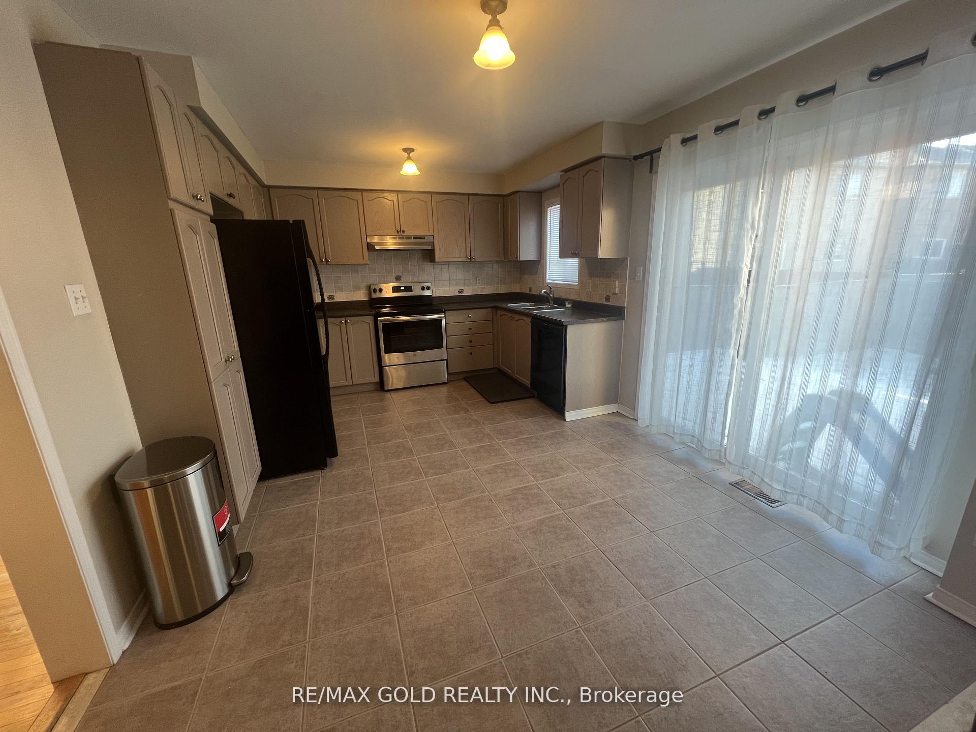 Photo 10 of Unit Upper, 32 Earlsbridge Boulevard, Brampton, Fletcher's Meadow — HOMEH