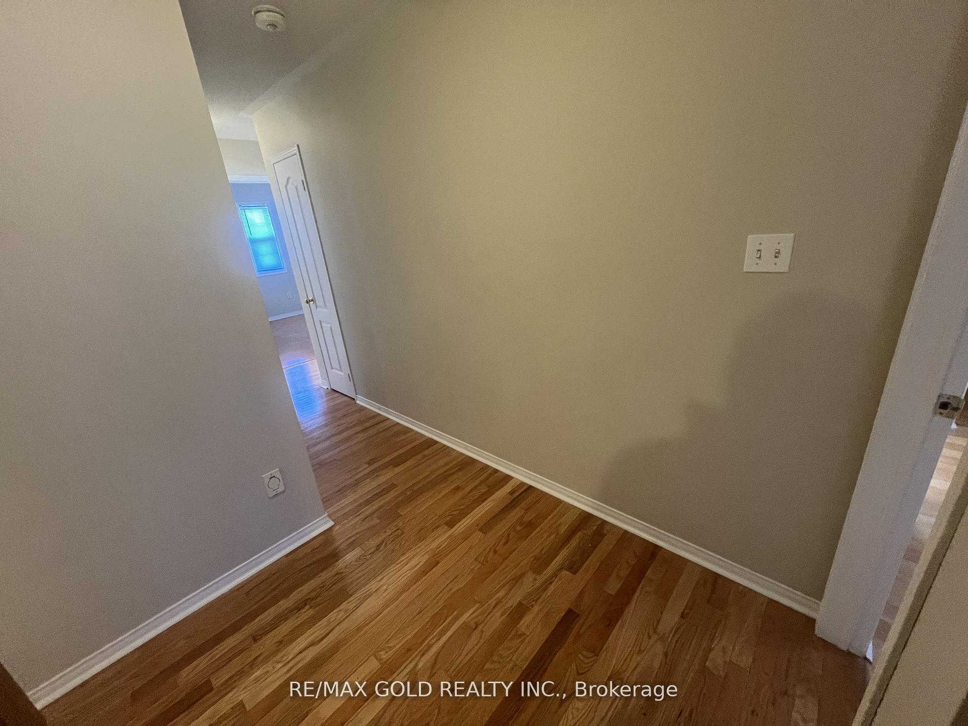 Photo 15 of Unit Upper, 32 Earlsbridge Boulevard, Brampton, Fletcher's Meadow — HOMEH