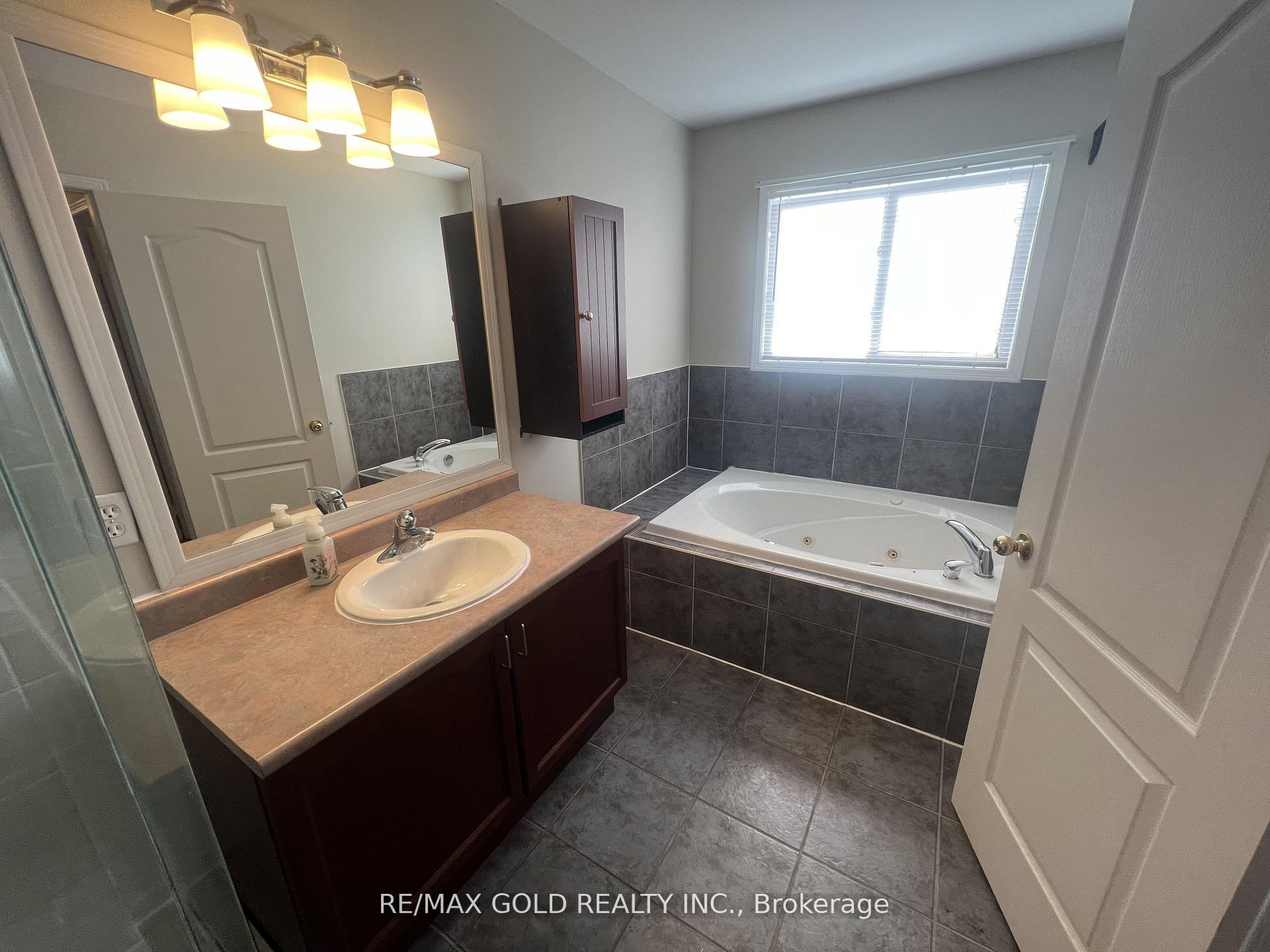 Photo 16 of Unit Upper, 32 Earlsbridge Boulevard, Brampton, Fletcher's Meadow — HOMEH