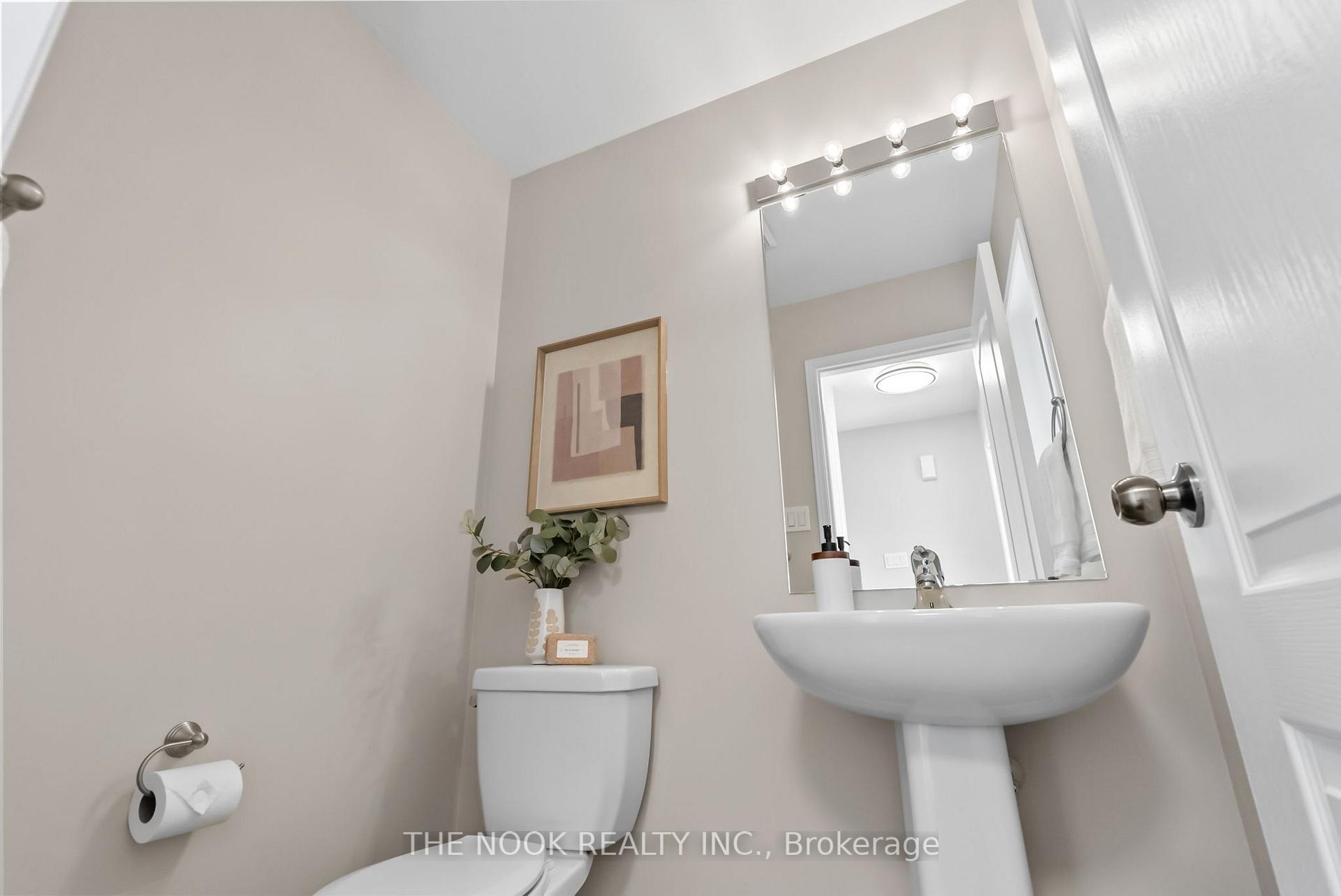 Photo 3 of 92 John Matthew Crescent, Clarington, Bowmanville — HOMEH