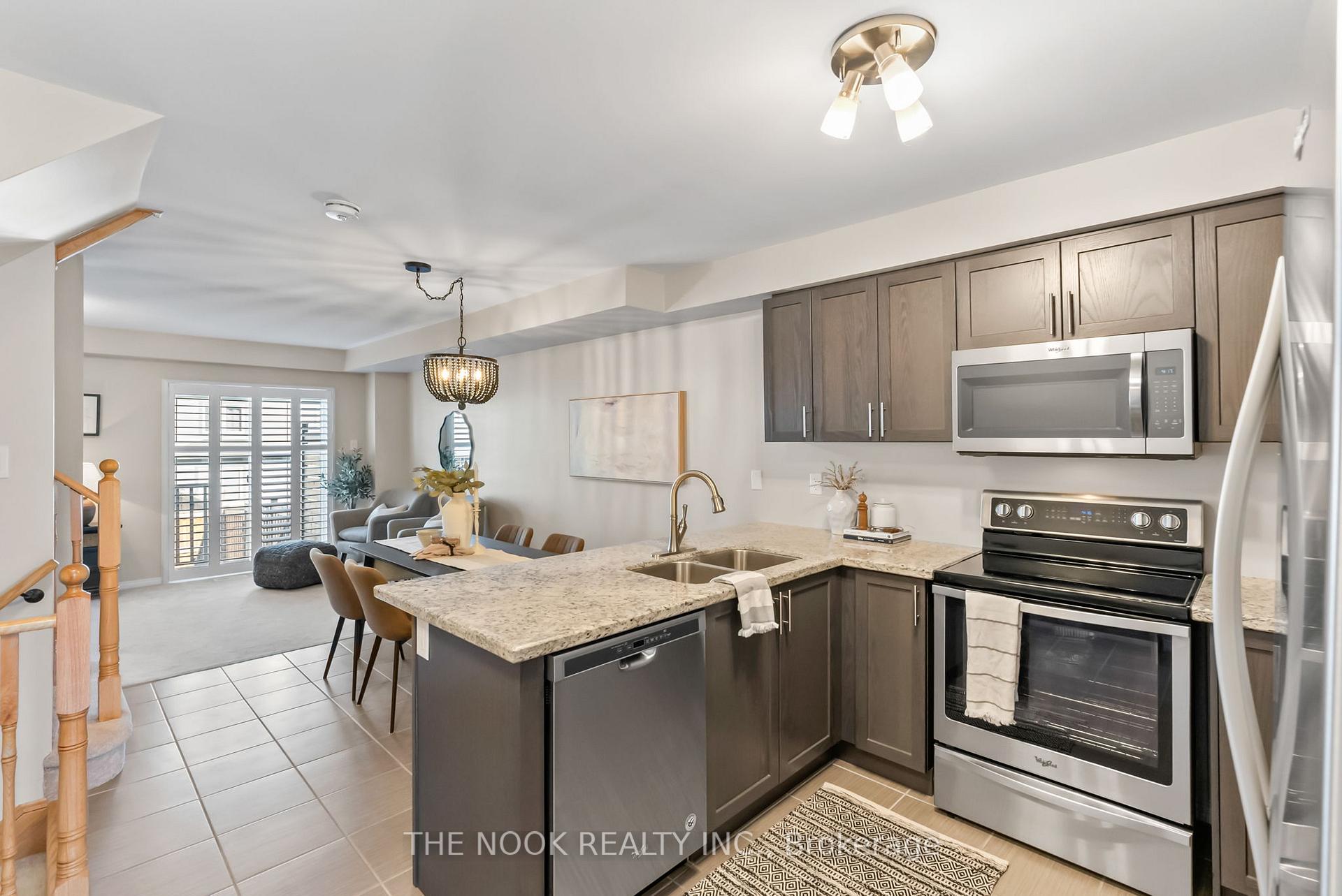 Photo 4 of 92 John Matthew Crescent, Clarington, Bowmanville — HOMEH