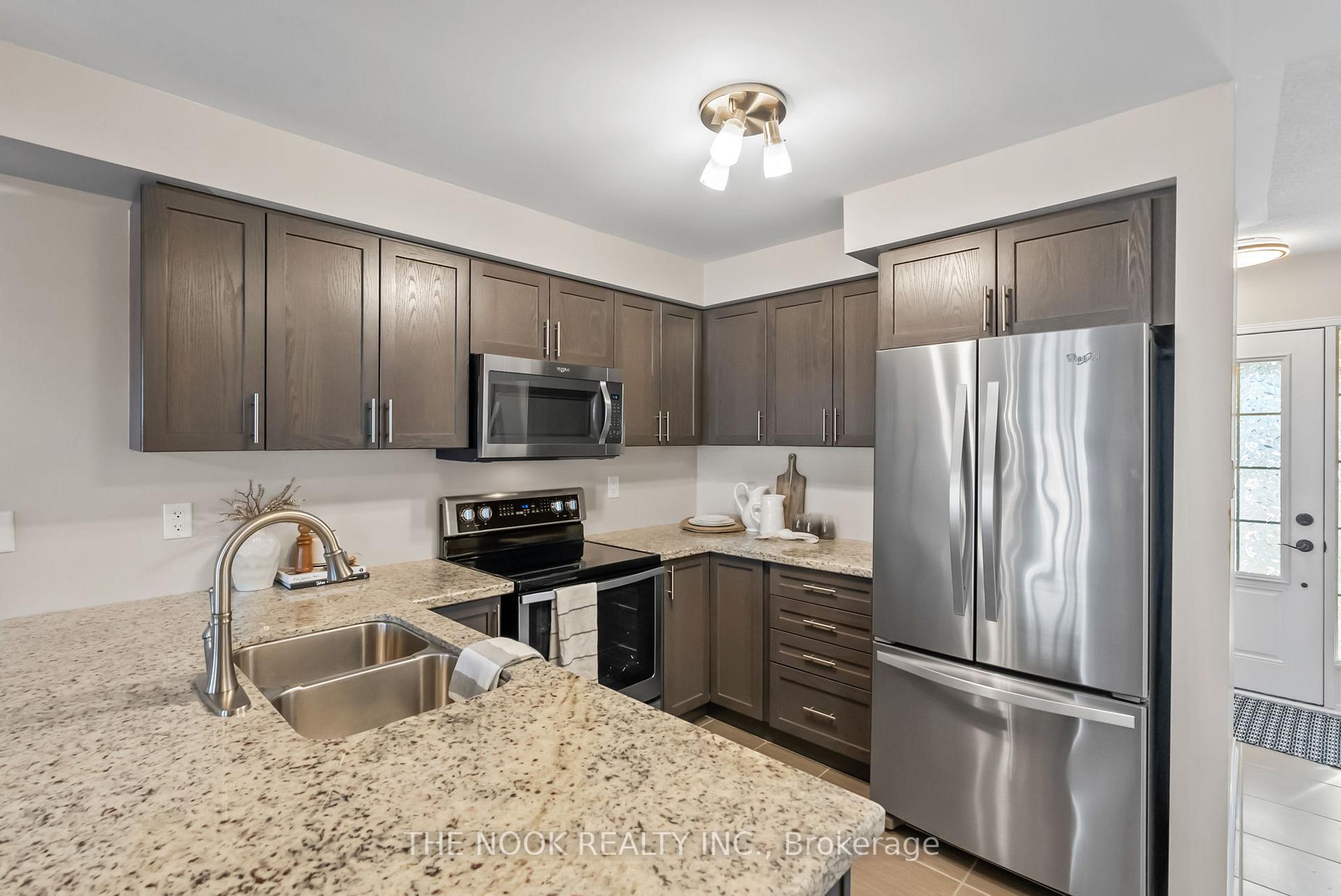 Photo 6 of 92 John Matthew Crescent, Clarington, Bowmanville — HOMEH