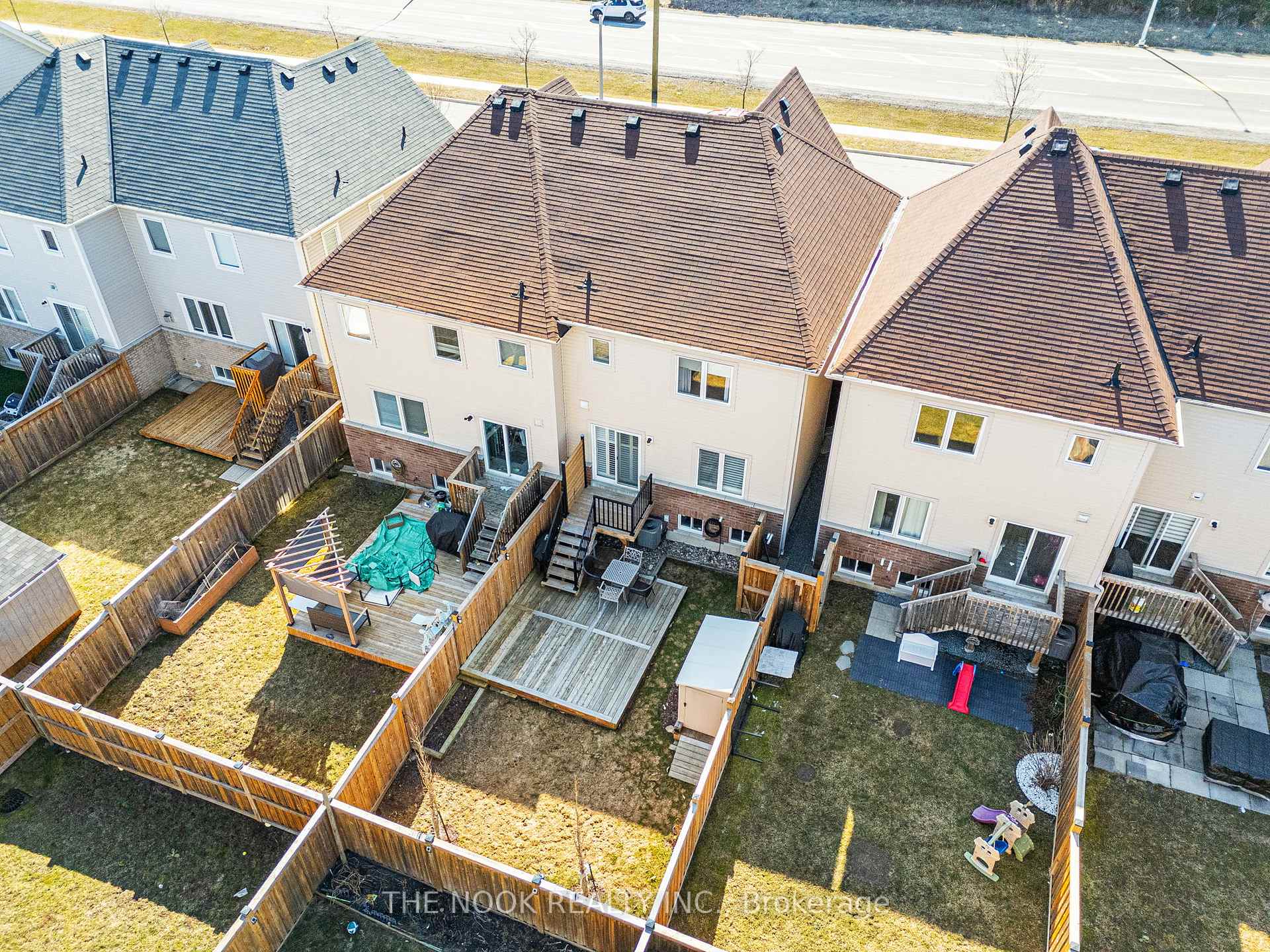 Photo 27 of 92 John Matthew Crescent, Clarington, Bowmanville — HOMEH