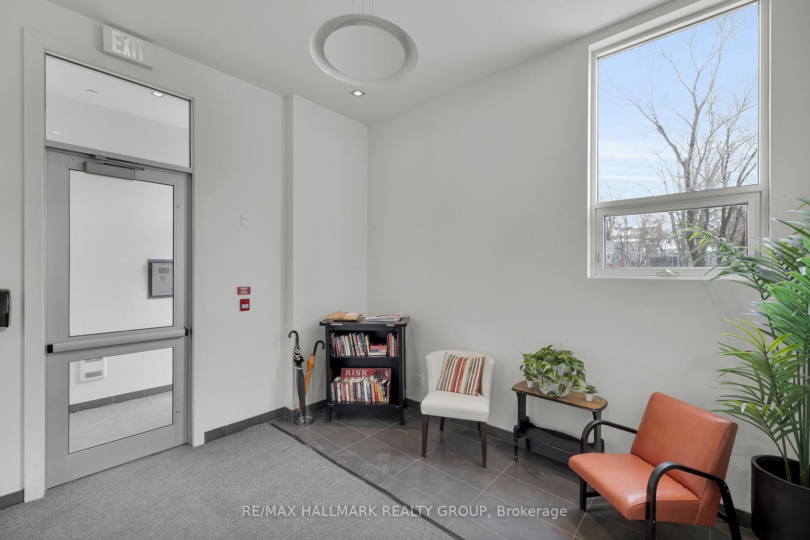 Photo 4 of Unit 106, 390 Booth St, Ottawa, West Centre Town — HOMEH