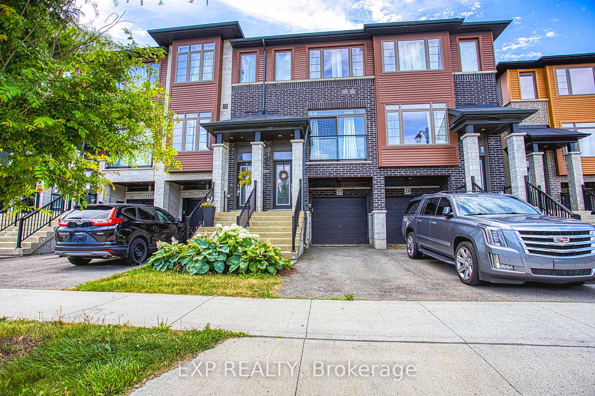 Photo 2 of 27 Soho Street, Hamilton, Stoney Creek Mountain — HOMEH