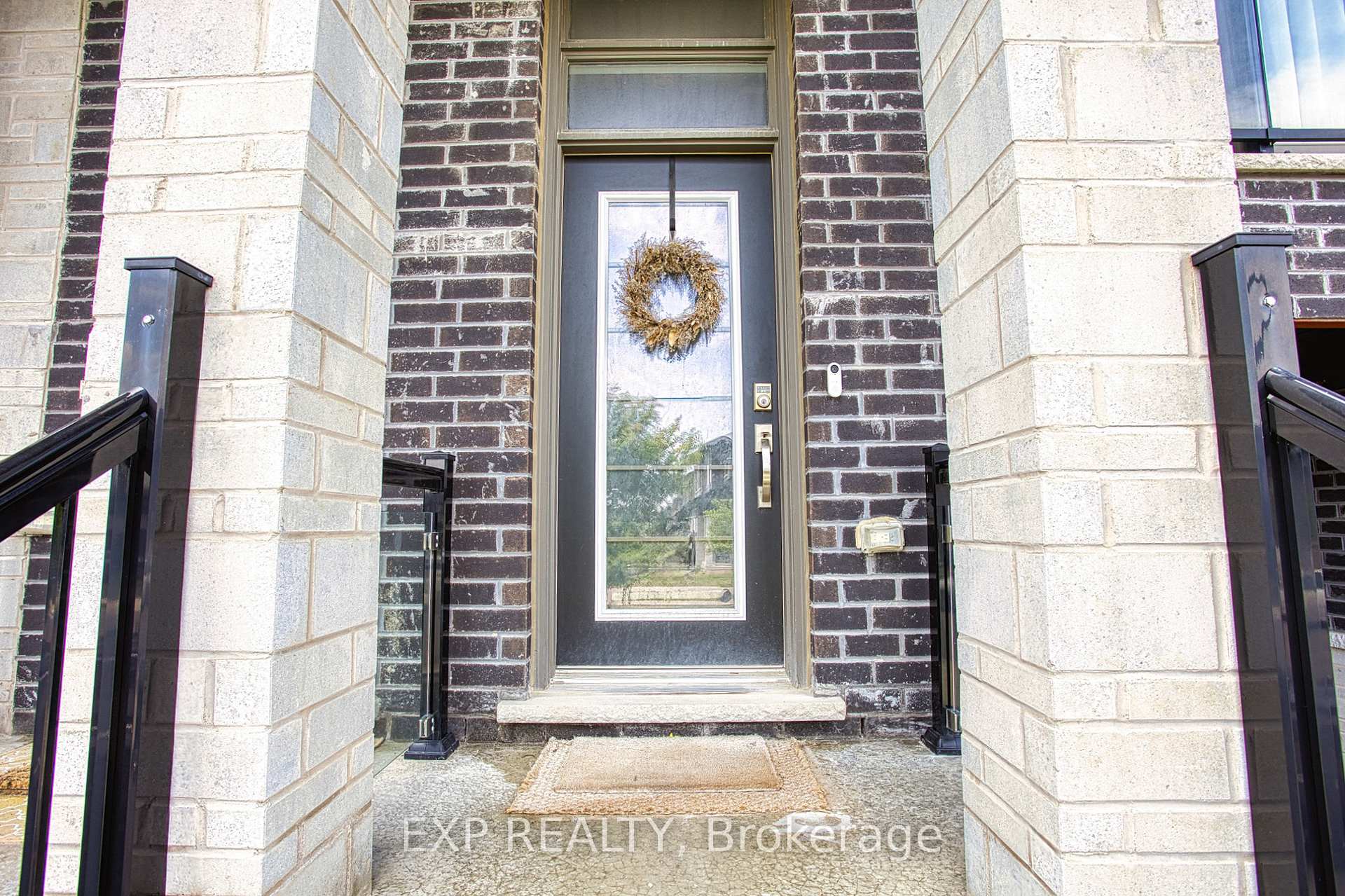 Photo 3 of 27 Soho Street, Hamilton, Stoney Creek Mountain — HOMEH