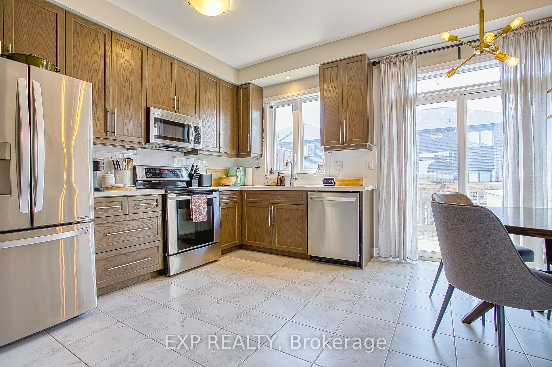 Photo 9 of 27 Soho Street, Hamilton, Stoney Creek Mountain — HOMEH