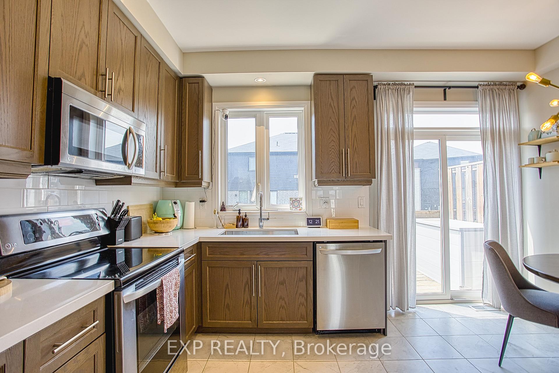 Photo 11 of 27 Soho Street, Hamilton, Stoney Creek Mountain — HOMEH