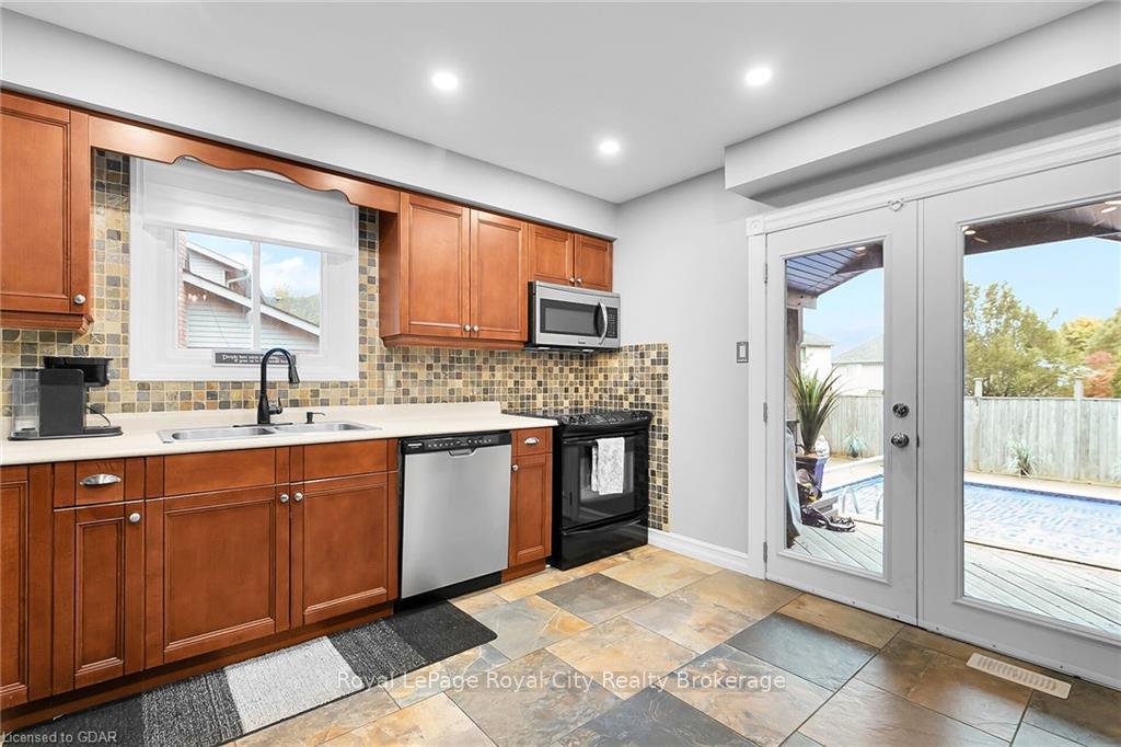 Photo 7 of 11 Tanager Drive, Guelph, Kortright Hills — HOMEH
