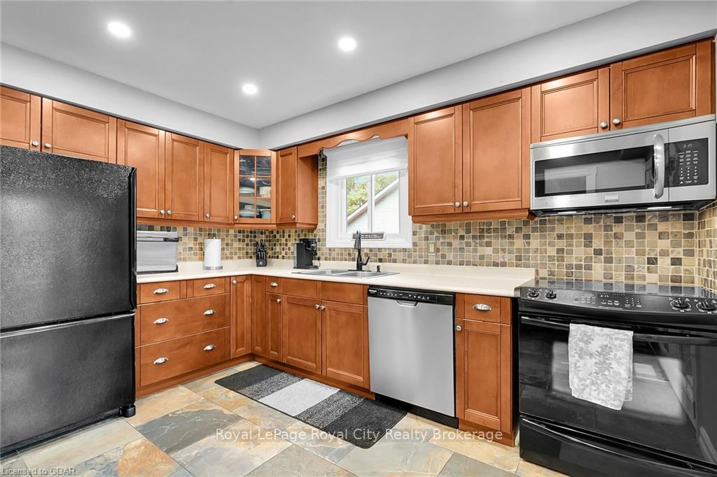 Photo 8 of 11 Tanager Drive, Guelph, Kortright Hills — HOMEH