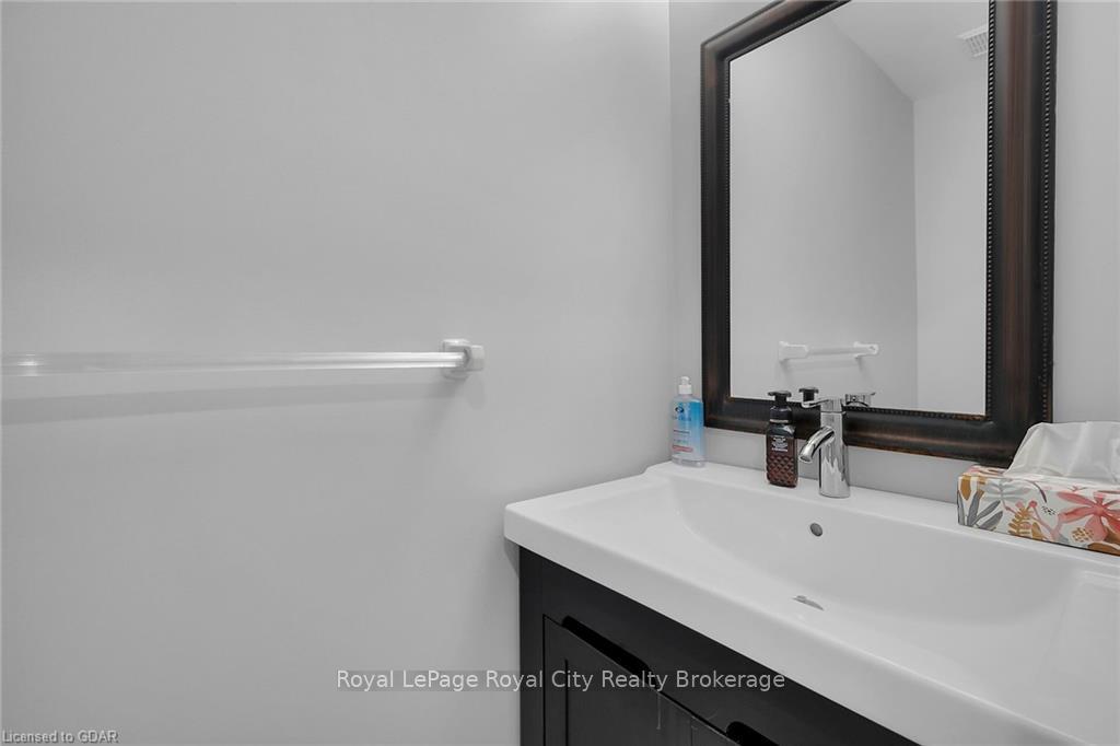 Photo 12 of 11 Tanager Drive, Guelph, Kortright Hills — HOMEH