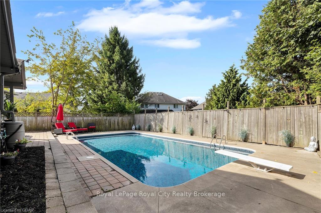 Photo 25 of 11 Tanager Drive, Guelph, Kortright Hills — HOMEH