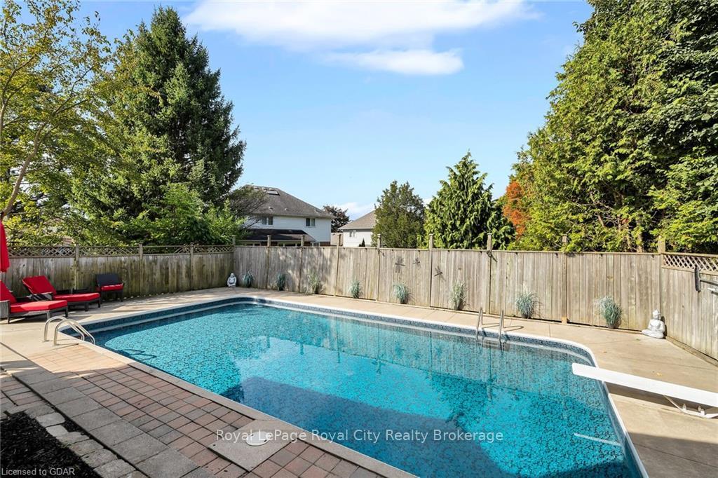 Photo 32 of 11 Tanager Drive, Guelph, Kortright Hills — HOMEH