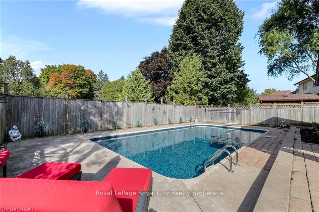 Photo 33 of 11 Tanager Drive, Guelph, Kortright Hills — HOMEH
