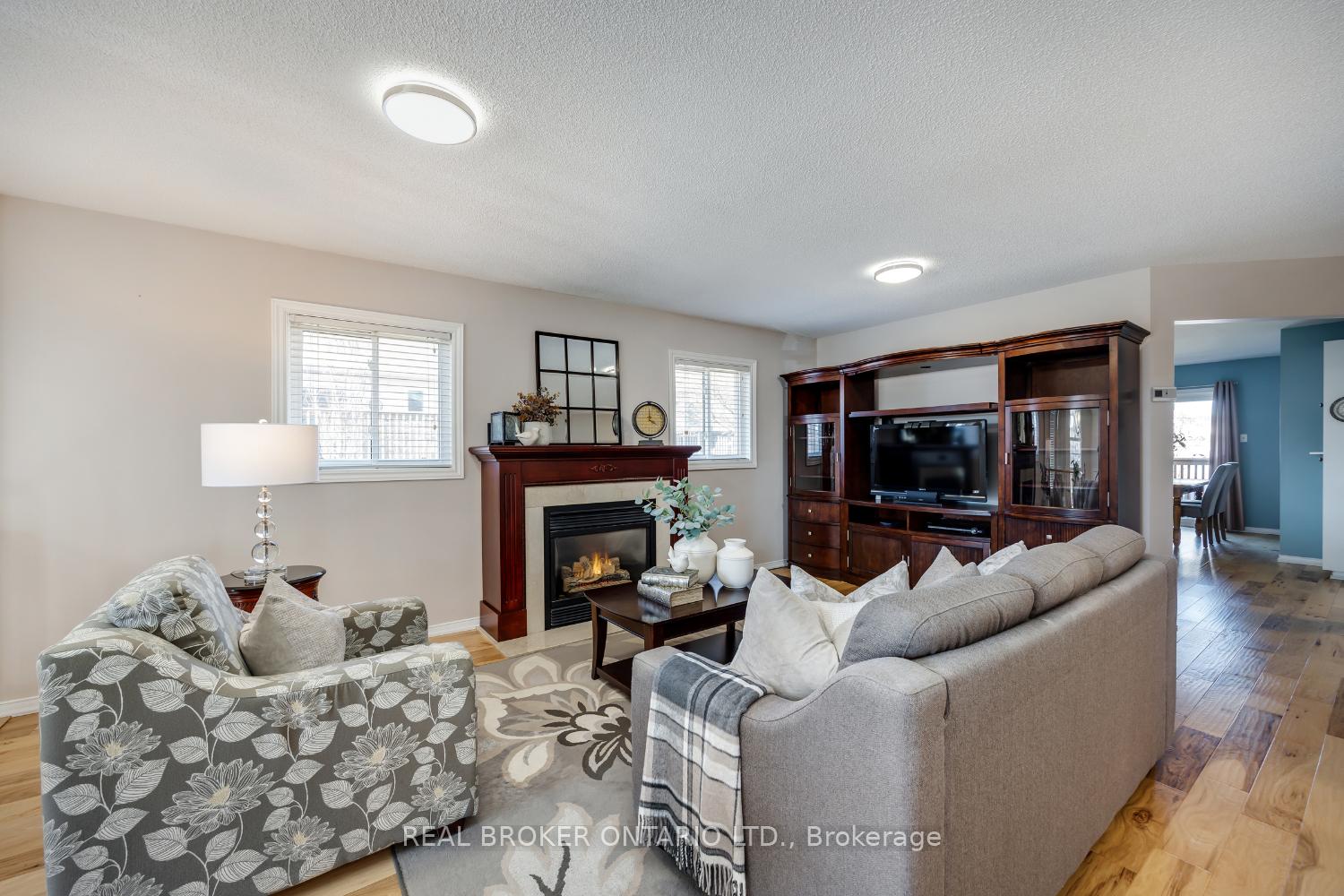 Photo 5 of 63 Willey Drive, Clarington, Bowmanville — HOMEH