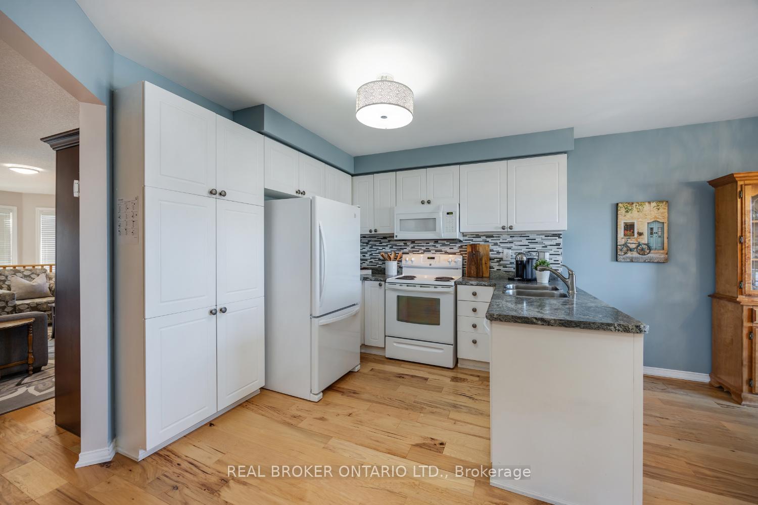 Photo 8 of 63 Willey Drive, Clarington, Bowmanville — HOMEH