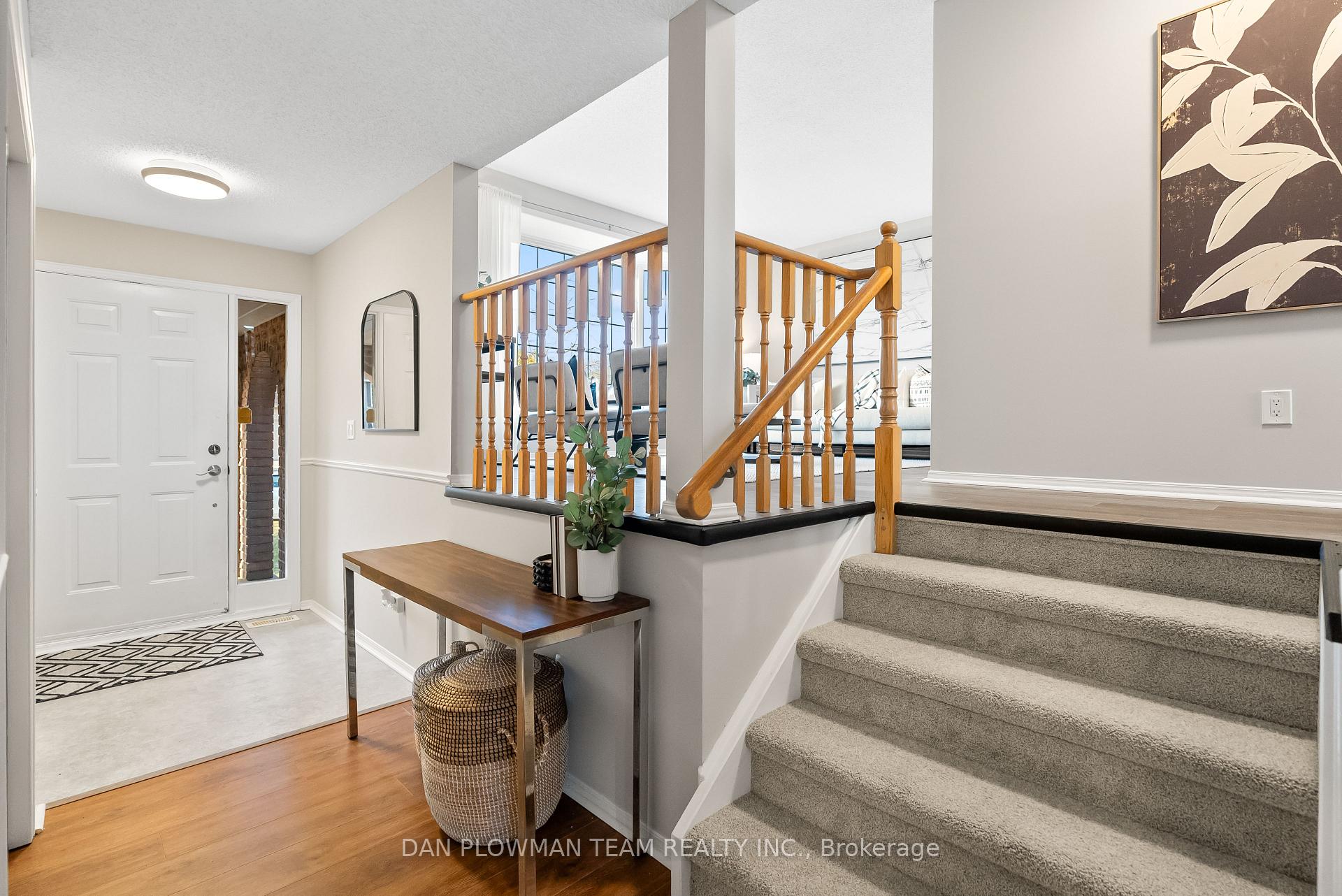 Photo 3 of 101 Foxhunt Trail, Clarington, Courtice — HOMEH