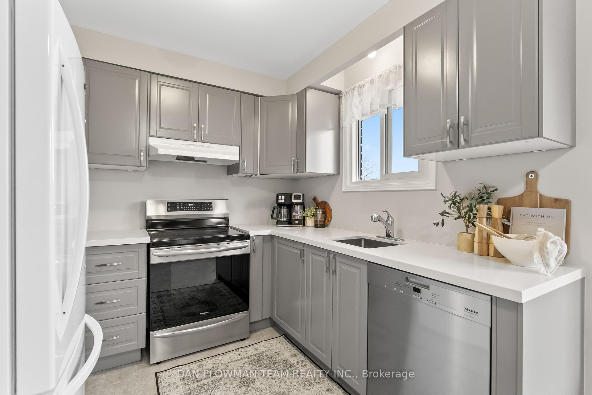 Photo 11 of 101 Foxhunt Trail, Clarington, Courtice — HOMEH