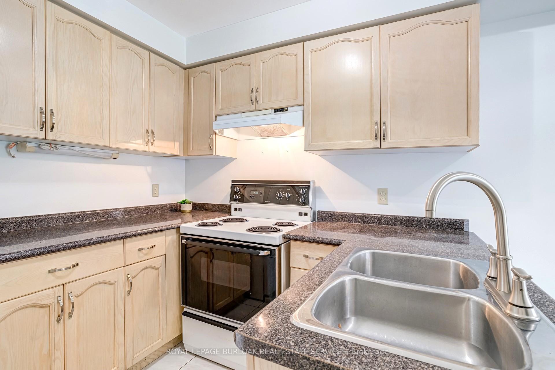 Photo 9 of 149 Dicenzo Drive, Hamilton, Ryckmans — HOMEH
