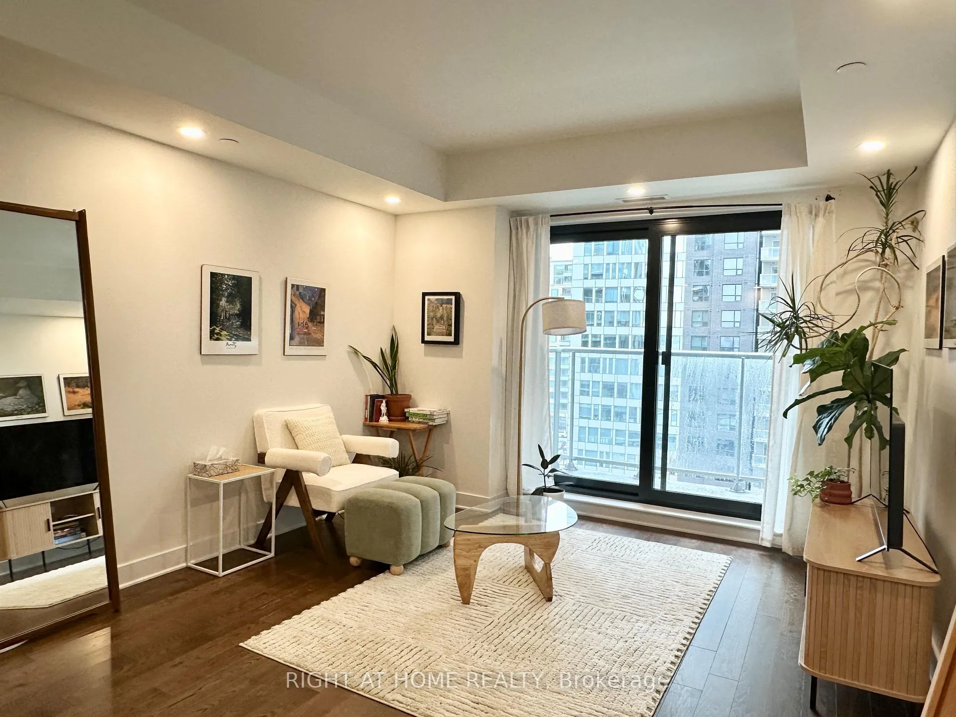 Photo 6 of Unit 809, 180 George St, Ottawa, Lower Town/Byward Market — HOMEH