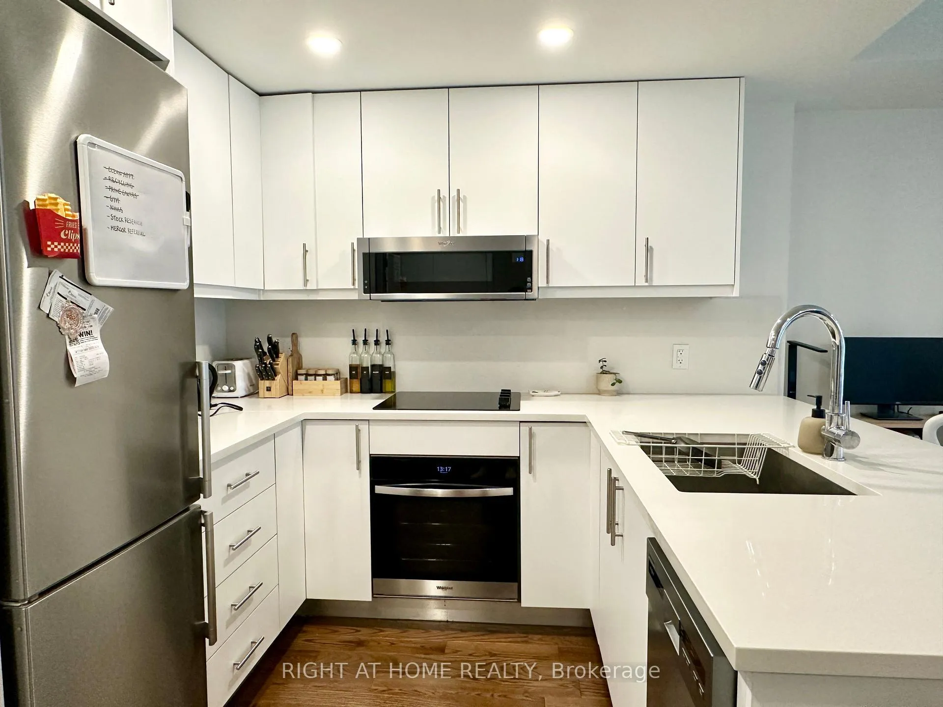 Photo 10 of Unit 809, 180 George St, Ottawa, Lower Town/Byward Market — HOMEH