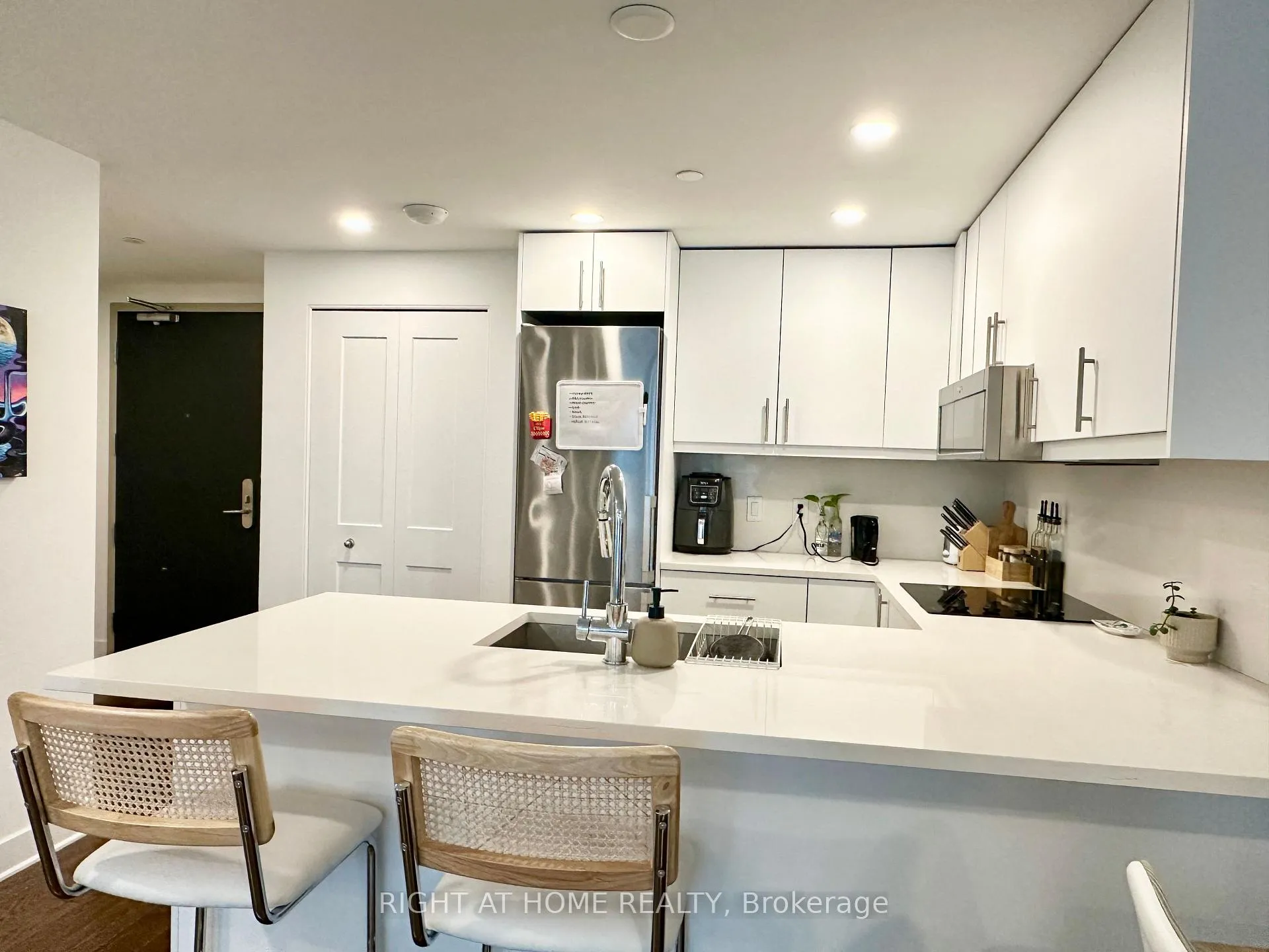Photo 11 of Unit 809, 180 George St, Ottawa, Lower Town/Byward Market — HOMEH
