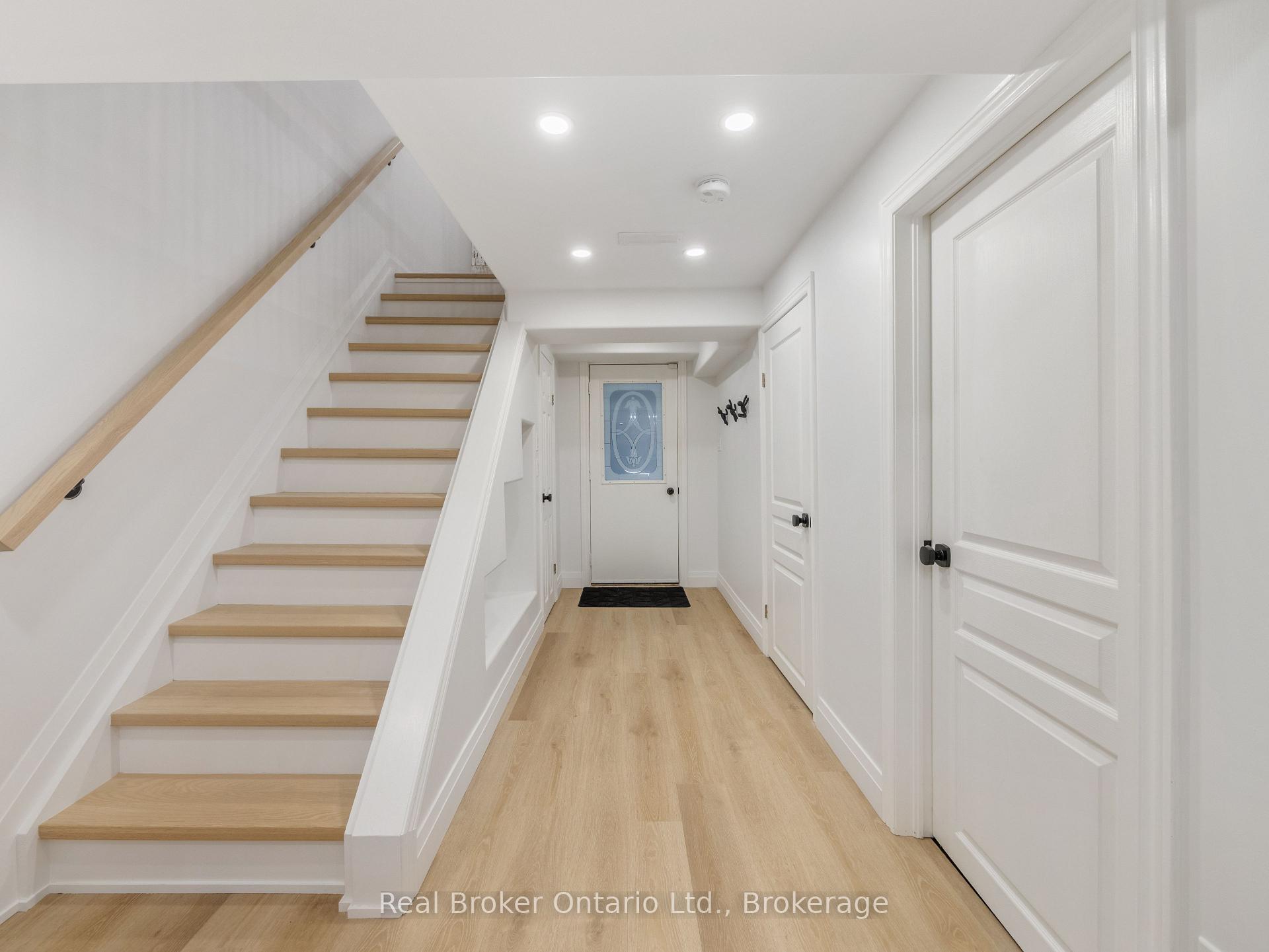 Photo 32 of 97 Edgewater Drive, Hamilton, Lakeshore — HOMEH