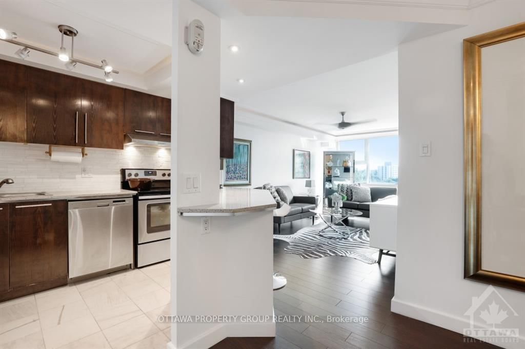 Photo 4 of Unit 911, 555 BRITTANY Dr, Ottawa, Viscount Alexander Park — HOMEH