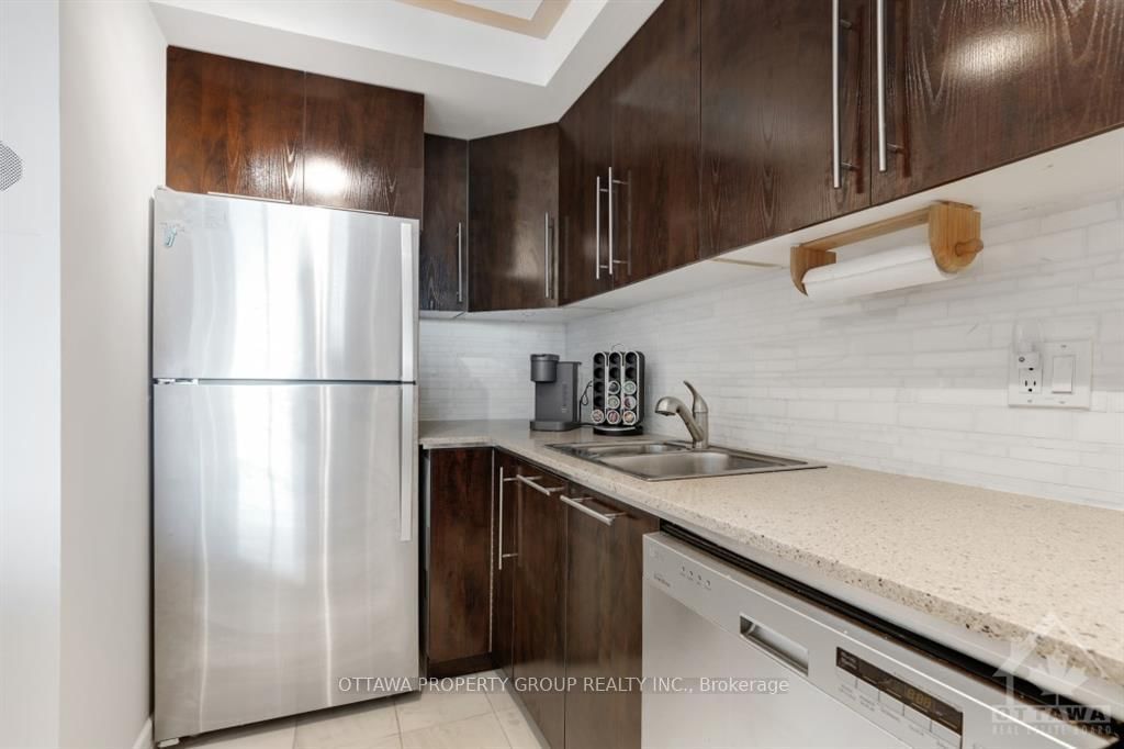 Photo 9 of Unit 911, 555 BRITTANY Dr, Ottawa, Viscount Alexander Park — HOMEH