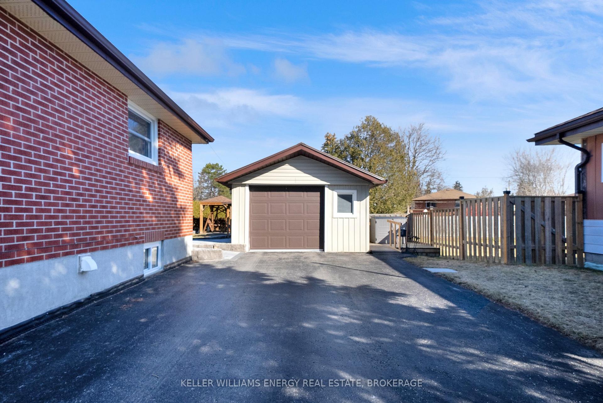 Photo 7 of 54 Third Street, Clarington, Bowmanville — HOMEH