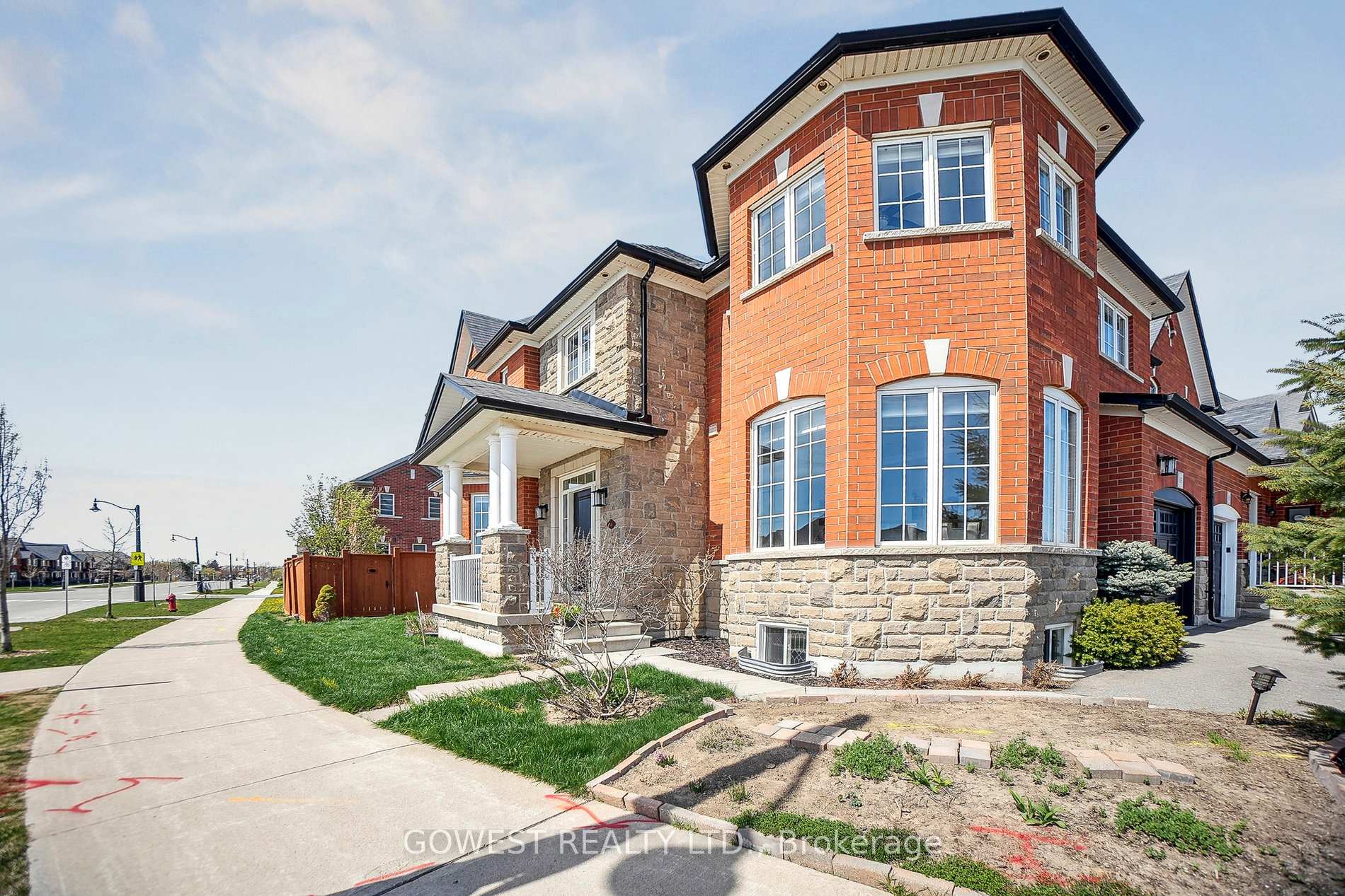 Photo 2 of 83 Skinner Road, Hamilton, Waterdown — HOMEH