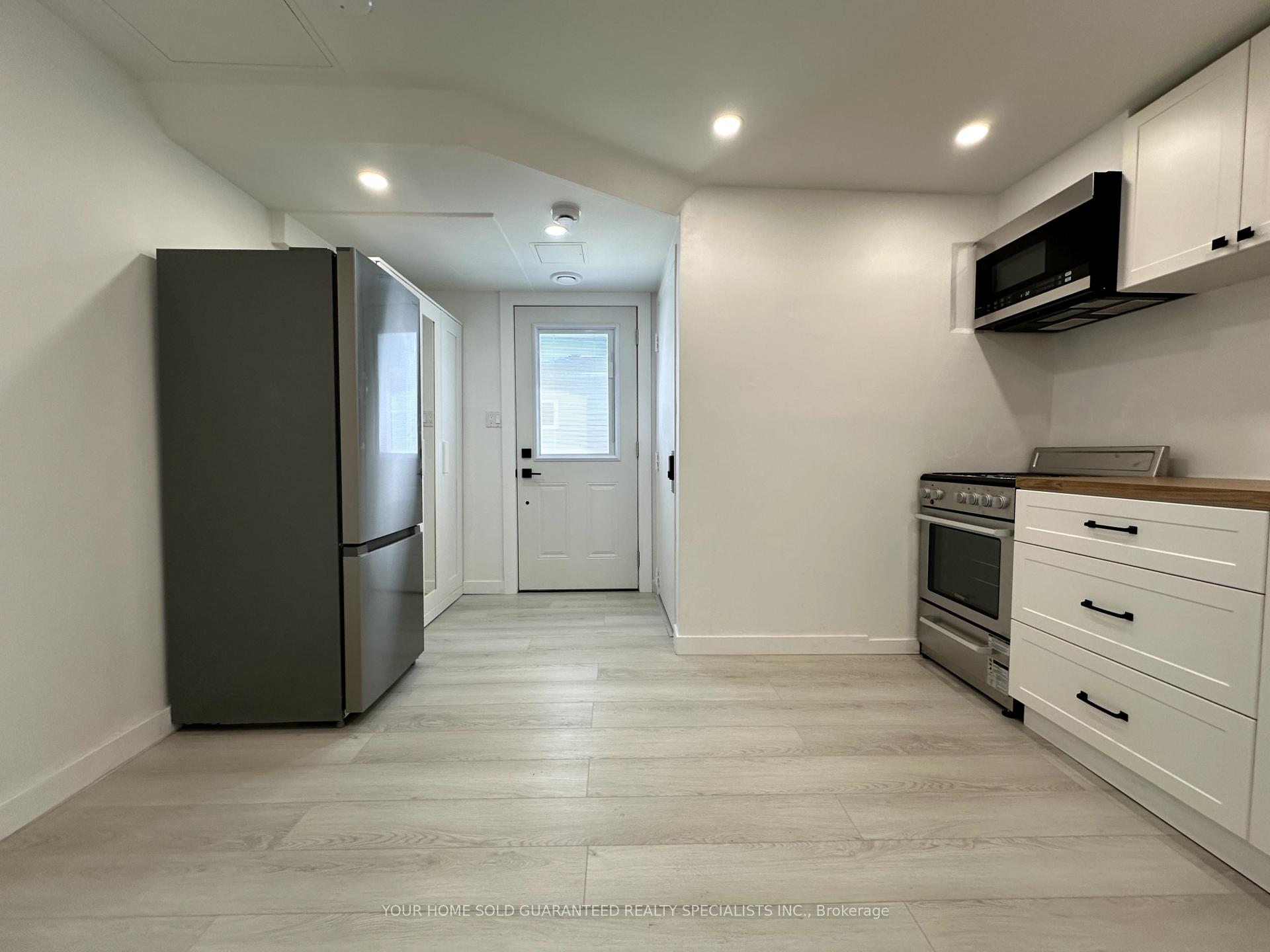 Photo 3 of Unit 4, 90 Wellington Street E, Aurora, Aurora Village — HOMEH