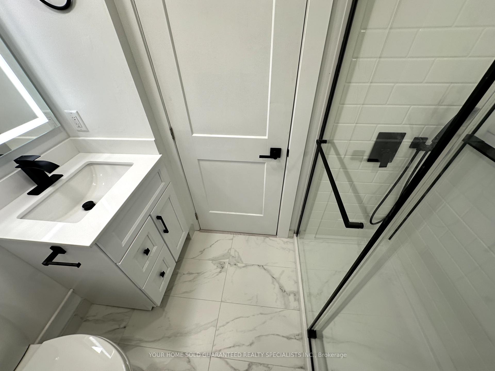 Photo 5 of Unit 4, 90 Wellington Street E, Aurora, Aurora Village — HOMEH